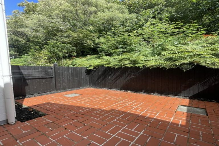 Photo of property in 19/10 Pitarua Street, Thorndon, Wellington, 6011