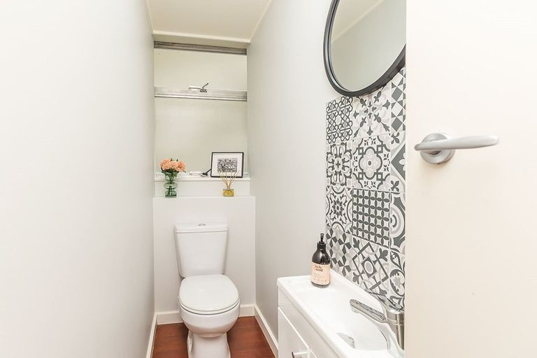 Photo of property in Greenmantle Flats, 88a Salamanca Road, Kelburn, Wellington, 6012