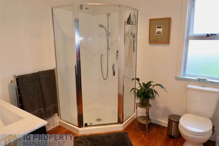 Photo of property in 43 Eastglen Road, Glen Eden, Auckland, 0602