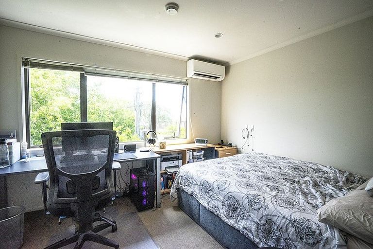 Photo of property in Harbour View Terraces, 2/170 Mokoia Road, Chatswood, Auckland, 0626