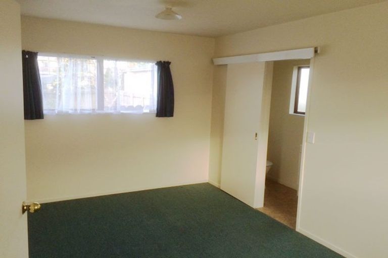 Photo of property in 16 Saint Leonards Road, Kelston, Auckland, 0602