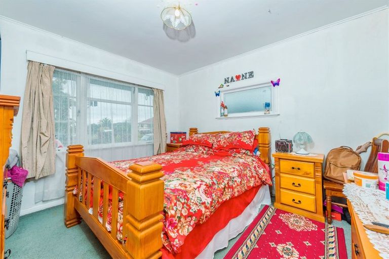 Photo of property in 4168 Great North Road, Glendene, Auckland, 0602