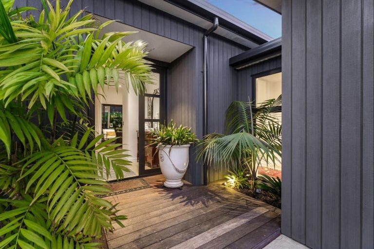 Photo of property in 72 Point Wells Road, Point Wells, 0986