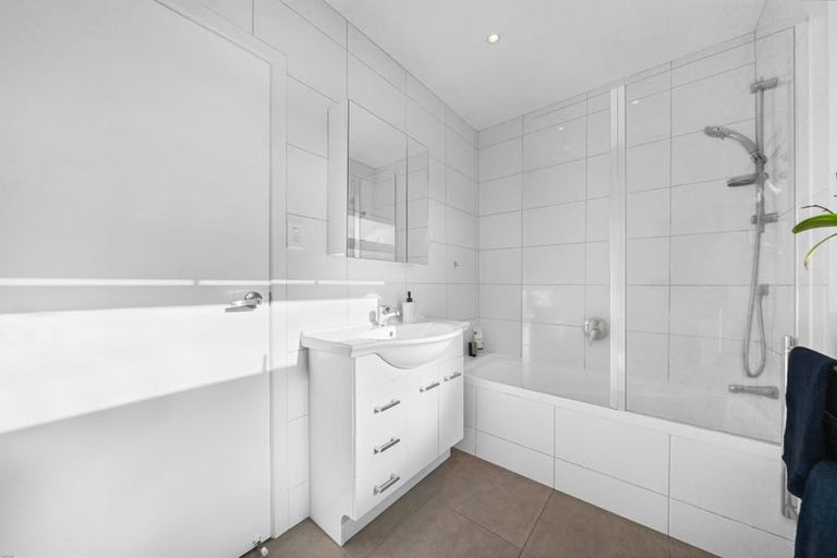 Photo of property in 107 Birkdale Road, Birkdale, Auckland, 0626