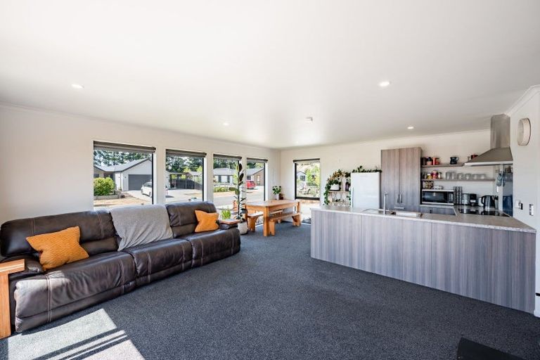 Photo of property in 8 Kingfisher Crescent, Albert Town, Wanaka, 9305
