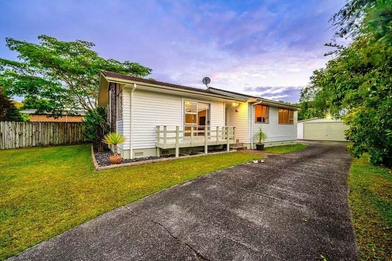 Photo of property in 4 Tangelo Place, Bucklands Beach, Auckland, 2012