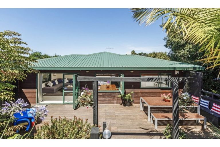 Photo of property in 1/50 Nigel Road, Browns Bay, Auckland, 0630