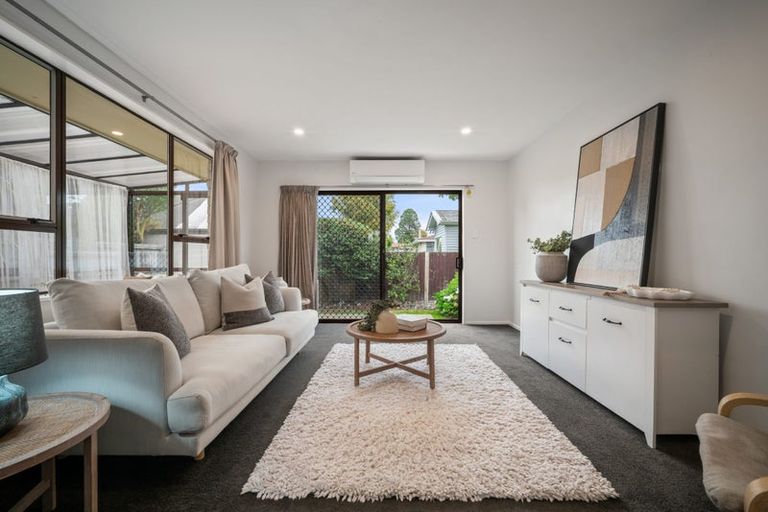 Photo of property in 2/32 Prestons Road, Redwood, Christchurch, 8051