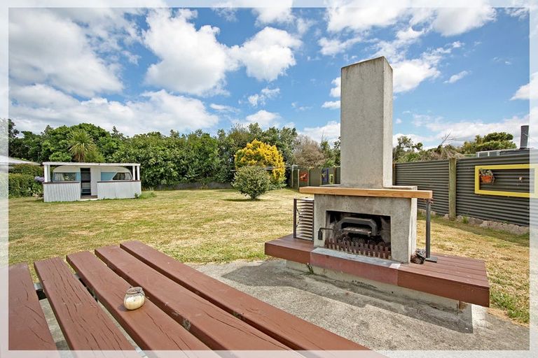 Photo of property in 14 Punga Street, Tangimoana, 4822