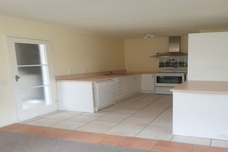 Photo of property in 33 Oriwa Street, Waikanae, 5036