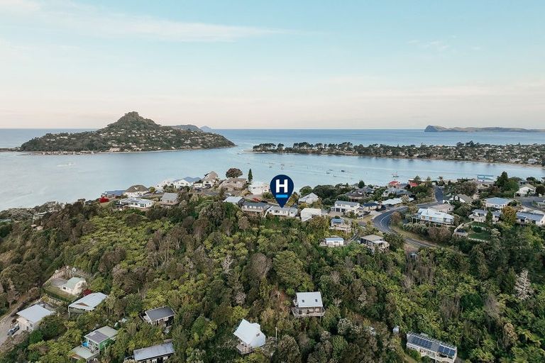 Photo of property in 6 Ridge Road, Tairua, 3508