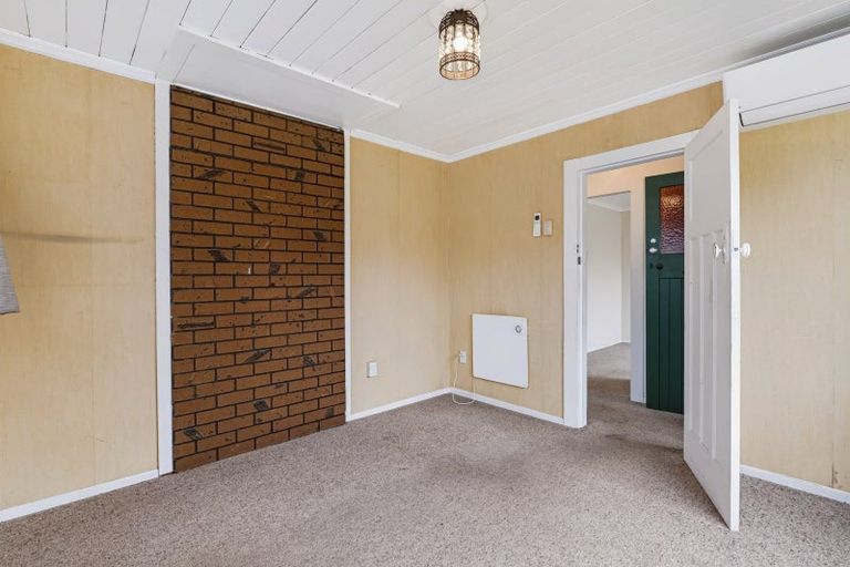 Photo of property in 12 Mills Street, Eltham, 4322