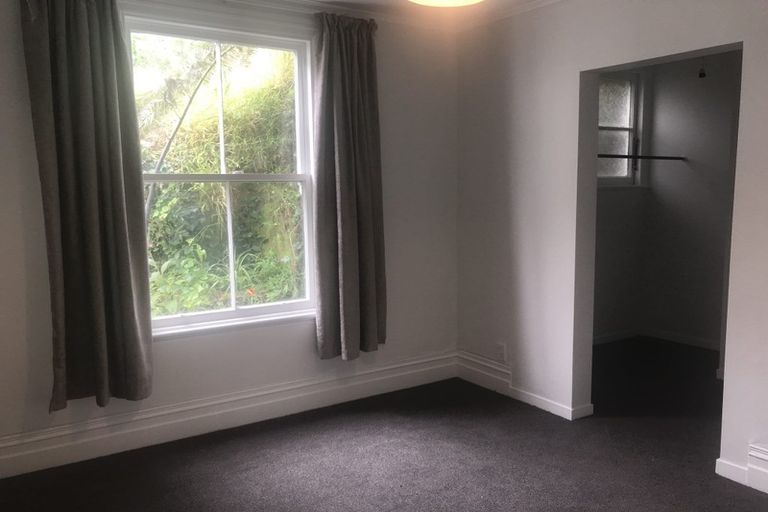 Photo of property in 34 Grove Road, Kelburn, Wellington, 6012