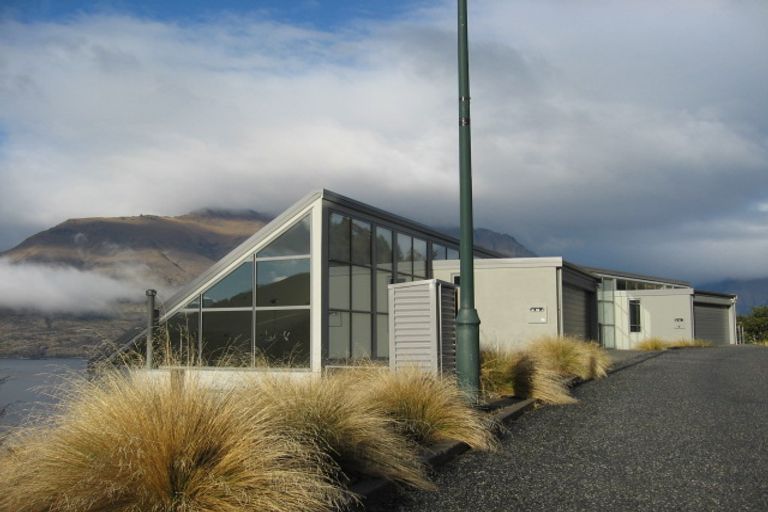 Photo of property in 3 Aurum Lane, Fernhill, Queenstown, 9300