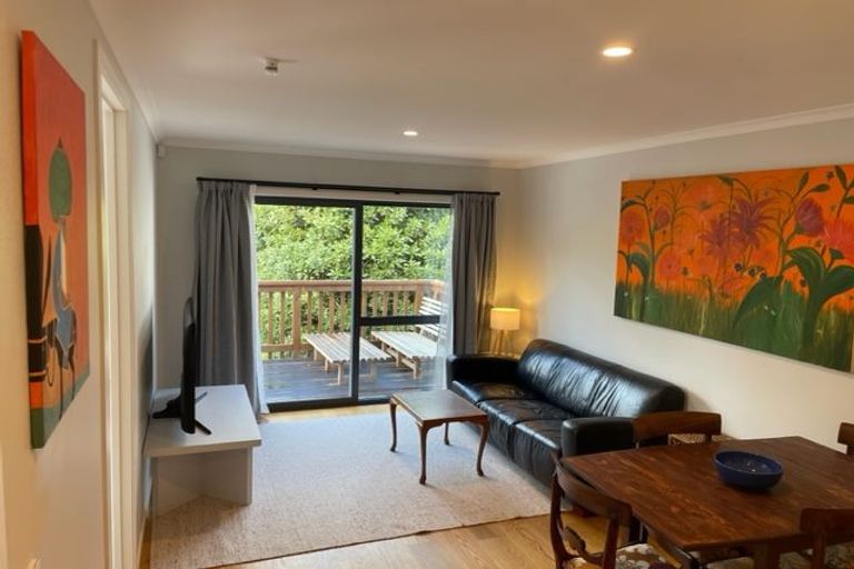 Photo of property in 26 The Terrace, Herald Island, Auckland, 0618