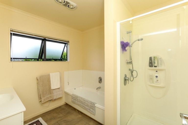 Photo of property in 10 Horizon Heights, Whalers Gate, New Plymouth, 4310