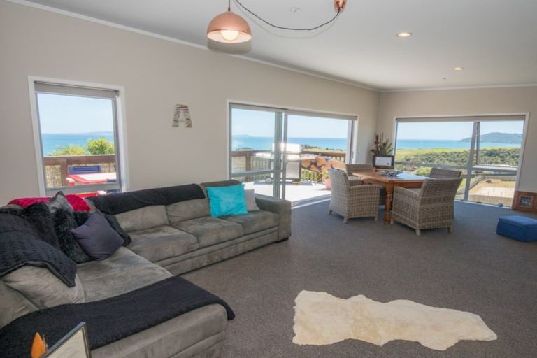Photo of property in 11 Nancy Wake Place, Cable Bay, 0420