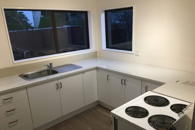 Photo of property in 28 Fernhaven Grove, Newlands, Wellington, 6037