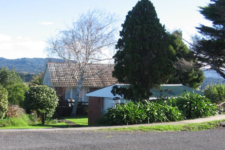Photo of property in 11 Phillip Avenue, Glen Eden, Auckland, 0602