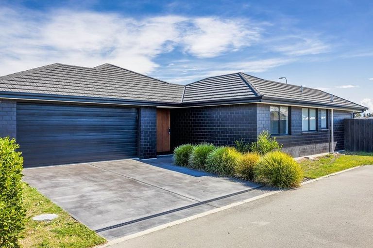 Photo of property in 3b Shillingford Boulevard, Rolleston, 7615