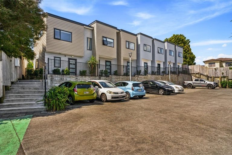 Photo of property in 4/6 South Pacific Place, Henderson, Auckland, 0612