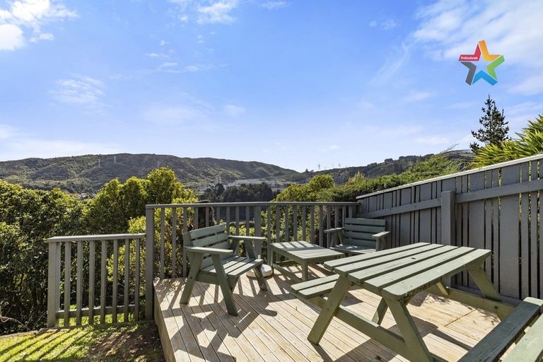 Photo of property in 33 Kingsley Street, Stokes Valley, Lower Hutt, 5019