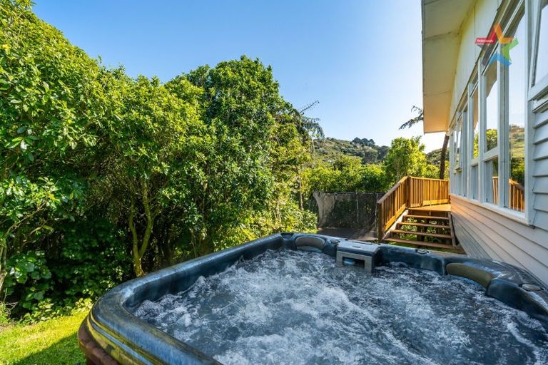 Photo of property in 64 Pekanga Road, Normandale, Lower Hutt, 5010