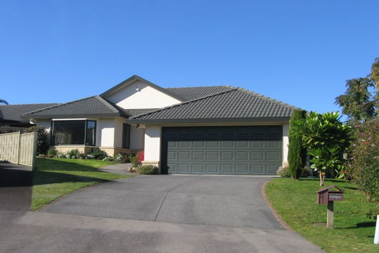 Photo of property in 8 Isaac Place, East Tamaki Heights, Auckland, 2016