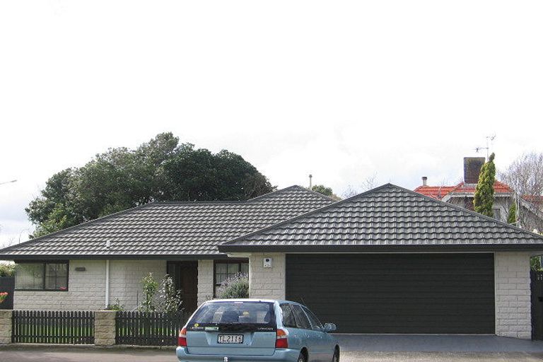 Photo of property in 1 Union Street, Hokowhitu, Palmerston North, 4410