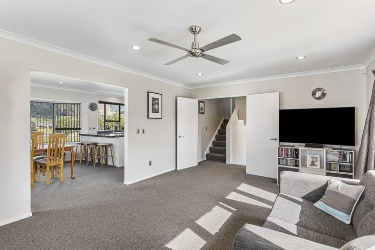 Photo of property in 2 Chilton Drive, Paraparaumu, 5032