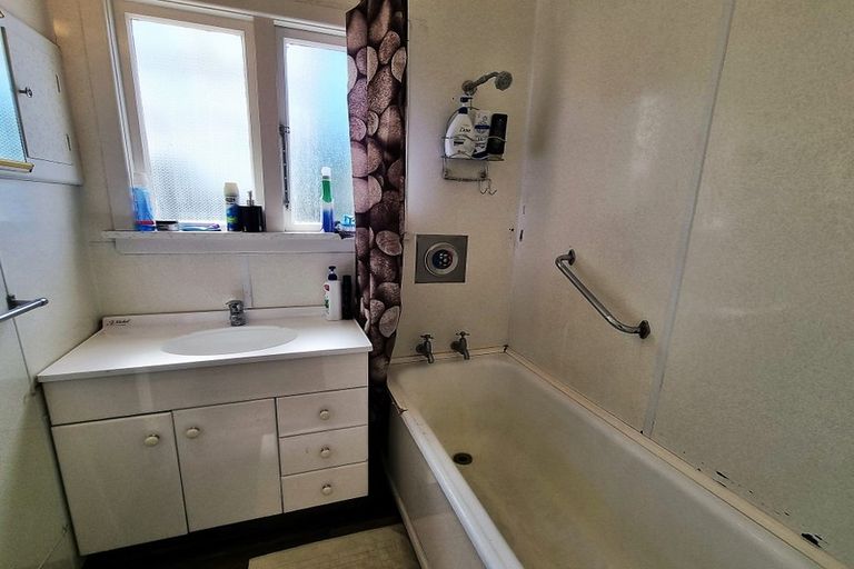 Photo of property in 100 Martin Street, Strathern, Invercargill, 9812