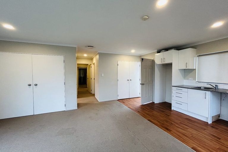 Photo of property in 111 Farquhar Road, Glendene, Auckland, 0602