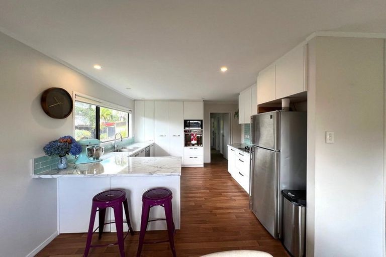 Photo of property in 8 Luxor Place, Massey, Auckland, 0614