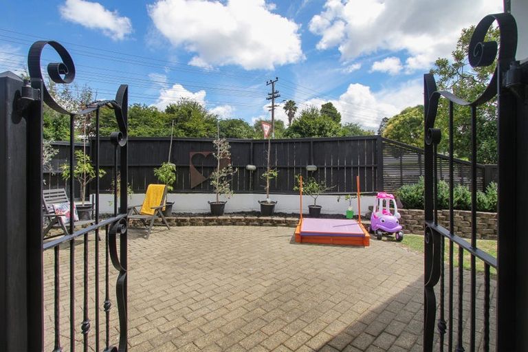 Photo of property in 33a Makora Road, Massey, Auckland, 0614