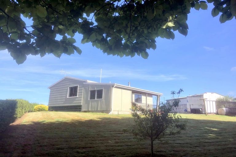 Photo of property in 16 Holt Place, Waipukurau, 4200