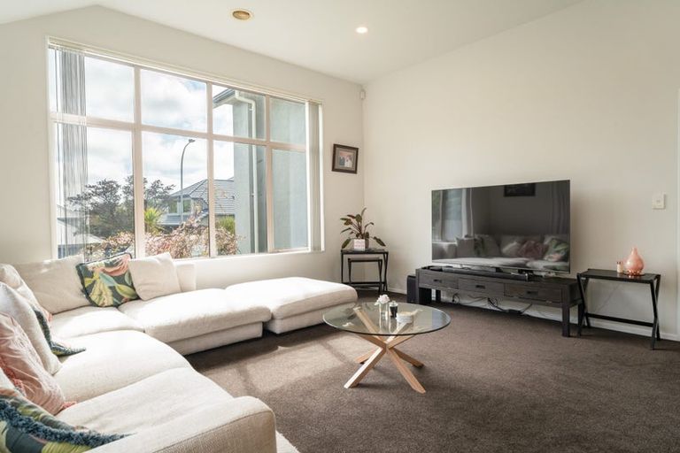 Photo of property in 8 Neston Grove, Churton Park, Wellington, 6037