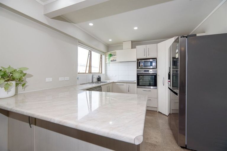 Photo of property in 1/5 Gulf View Road, Murrays Bay, Auckland, 0630