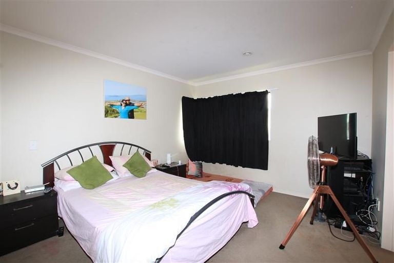 Photo of property in 36 Norm Pellow Drive, Manurewa, Auckland, 2105