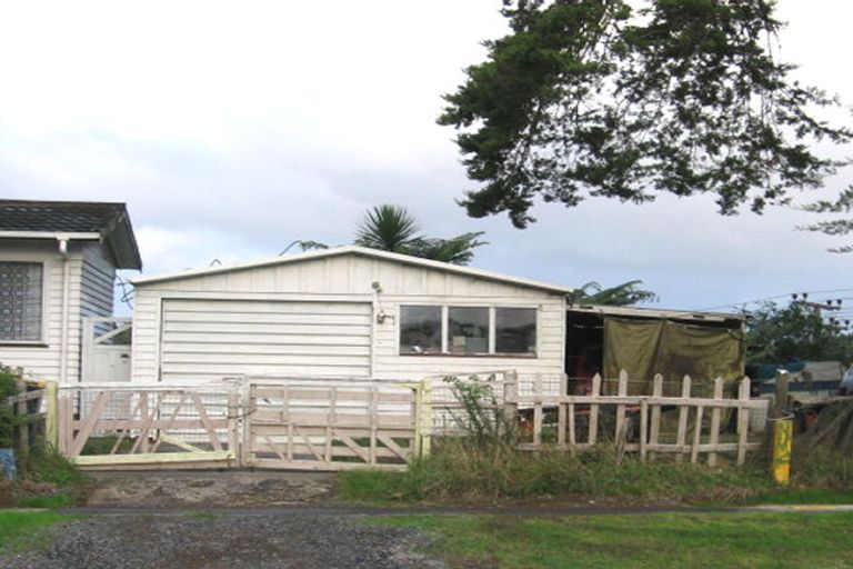 Photo of property in 2 Birdwood Road, Swanson, Auckland, 0612