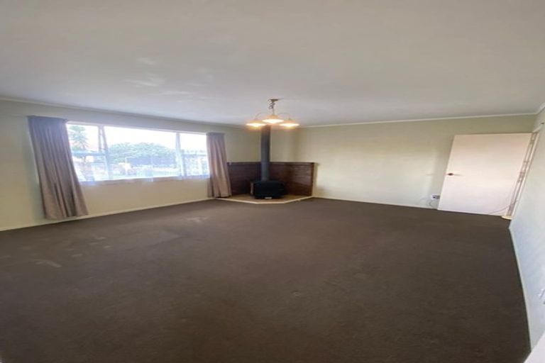Photo of property in 52 Hobart Crescent, Wattle Downs, Auckland, 2103