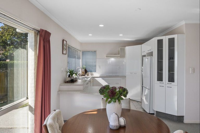 Photo of property in 36 Bell Common Close, Bethlehem, Tauranga, 3110