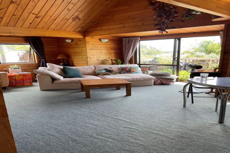 Photo of property in 2 Twin Wharf Road, Herald Island, Auckland, 0618