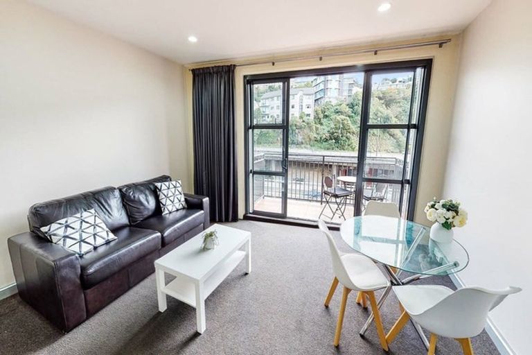 Photo of property in Atrium Towers, 4r/154 The Terrace, Wellington Central, Wellington, 6011