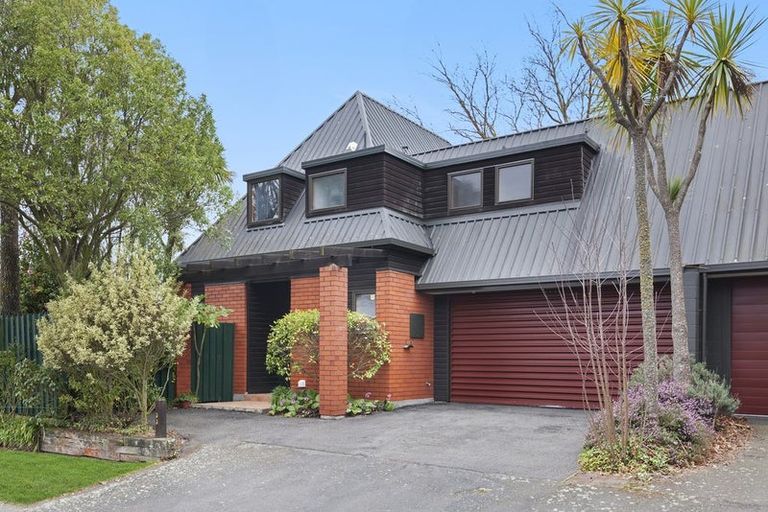 Photo of property in 33 Dovedale Avenue, Ilam, Christchurch, 8041