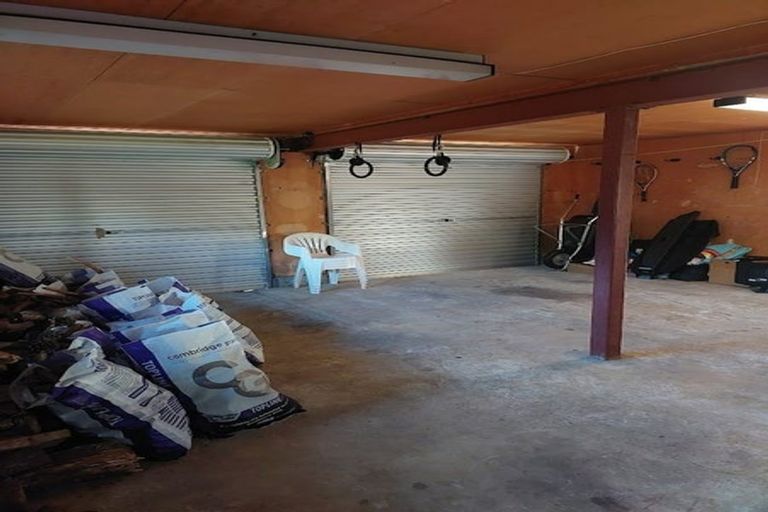 Photo of property in 11 Zande Terrace, Tawa, Wellington, 5028