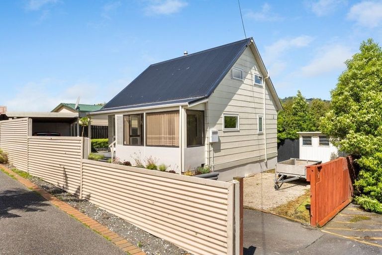 Photo of property in 5-7 Annabell Grove, Haywards, Lower Hutt, 5018