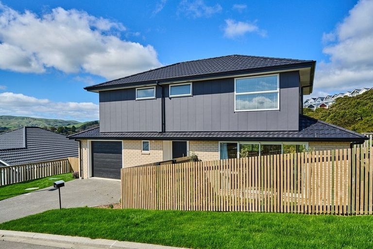 Photo of property in 10 Topsail Way, Whitby, Porirua, 5024