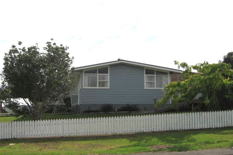 Photo of property in 31 Harmel Road, Glendene, Auckland, 0602