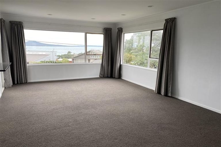 Photo of property in 2/50 Seaview Road, Castor Bay, Auckland, 0620