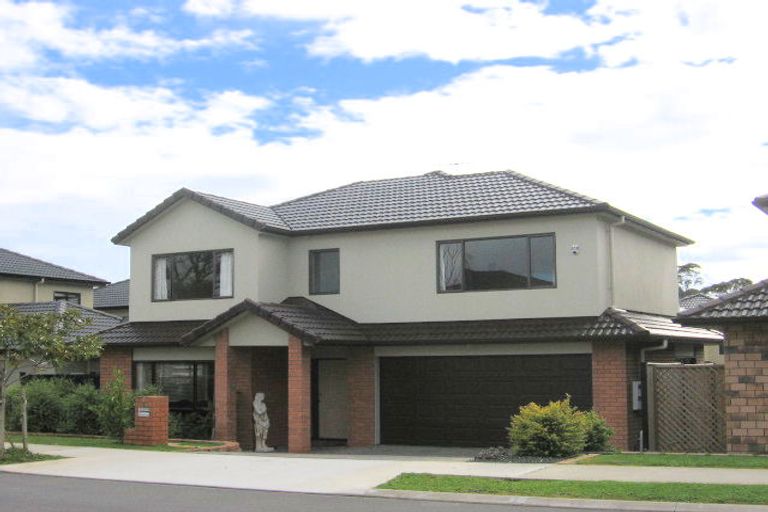 Photo of property in 4 Bridgefield Crescent, Flat Bush, Auckland, 2016